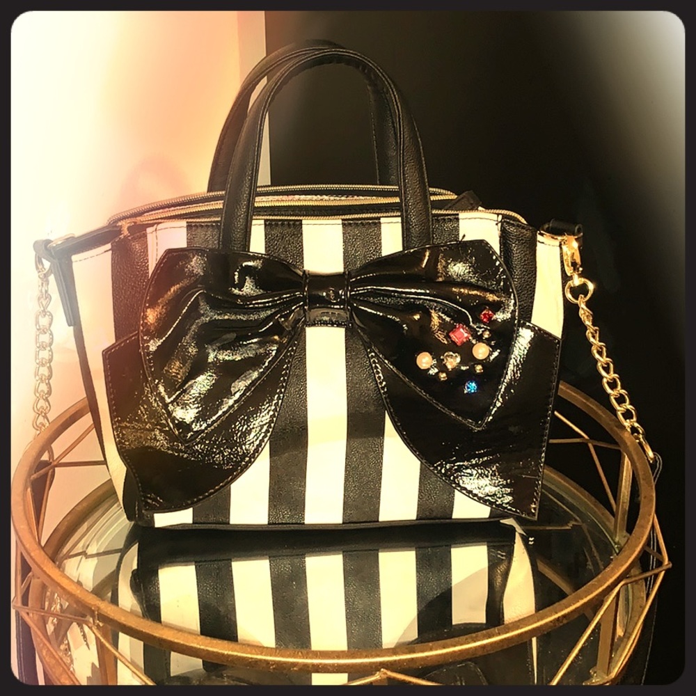 Cute crossbody